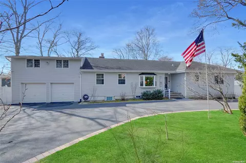 188 Meadowmere Ave, Mastic, NY 11950