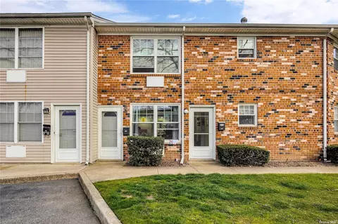 500 Fulton St #27W, Farmingdale, NY 11735