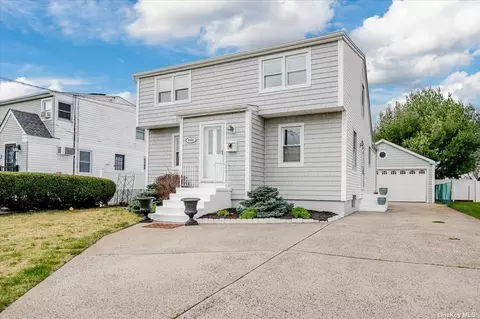 2442 Woodland Ave, Wantagh, NY 11793