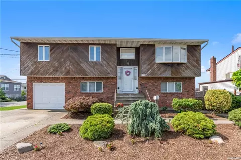 103 Shore Rd, Lindenhurst, NY 11757