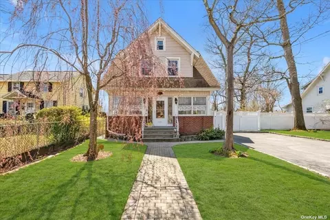 167 Rose St, Freeport, NY 11520