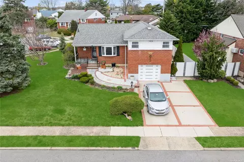 245 Normandy Rd, Massapequa, NY 11758