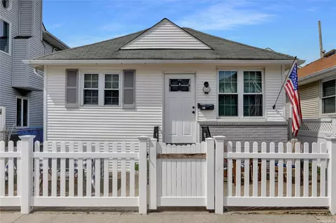 93 Vermont St, Long Beach, NY 11561