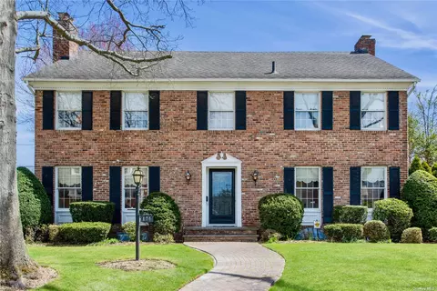 171 Brixton Rd, Garden City, NY 11530