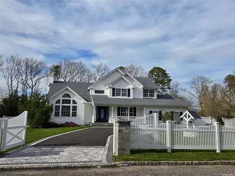 5 Sander Ct, Middle Island, NY 11953