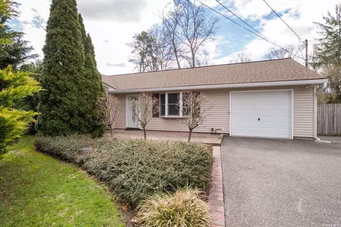 644 Townline Rd, Hauppauge, NY 11788
