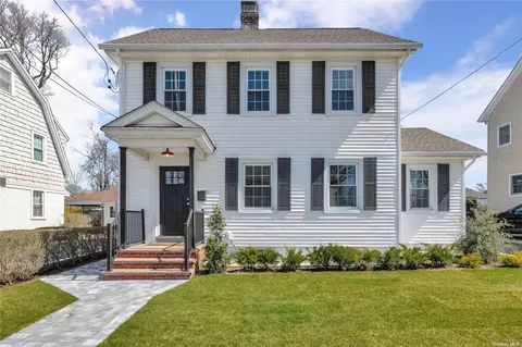 390 Burkhard Ave, Mineola, NY 11501