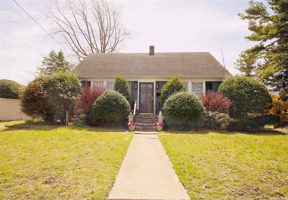 2446 Union Blvd, Islip, NY 11751 26 Photos Movoto