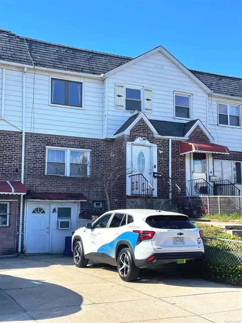 72-52 51st Dr, Woodside, NY 11377