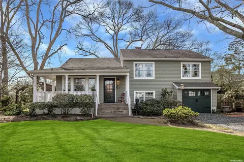 30 Evelyn Rd, West Islip, NY 11795