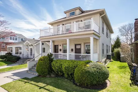 318 W Fulton St, Long Beach, NY 11561