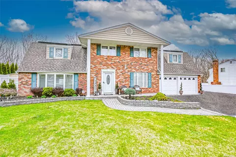 87 Wichard Blvd, Commack, NY 11725