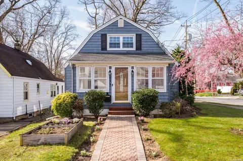648 Wadleigh Ave, West Hempstead, NY 11552