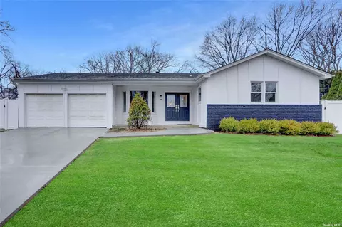 5 Greenpine Ct, Dix Hills, NY 11746