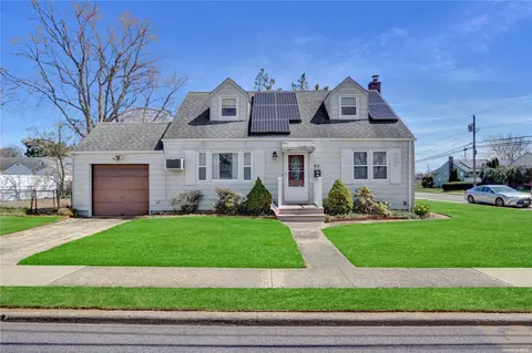 82 S 2nd St, Bethpage, NY 11714