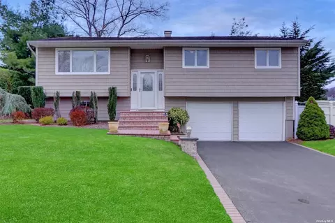 106 Plymouth Blvd, Smithtown, NY 11787