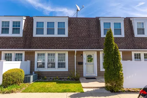 106 Whalers Cv #106, Babylon, NY 11702