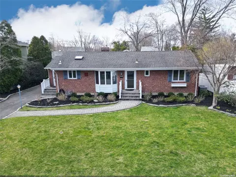 3 Aspen Ave, Greenlawn, NY 11740