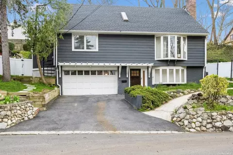 60 Abbott Dr, Halesite, NY 11743