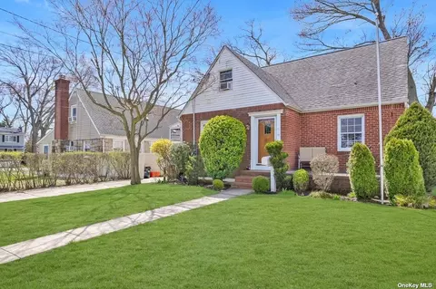 989 Van Buren Ave, Franklin Square, NY 11010