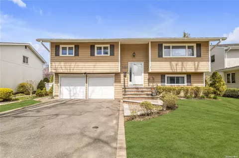 65 Driftwood Dr, Port Washington, NY 11050