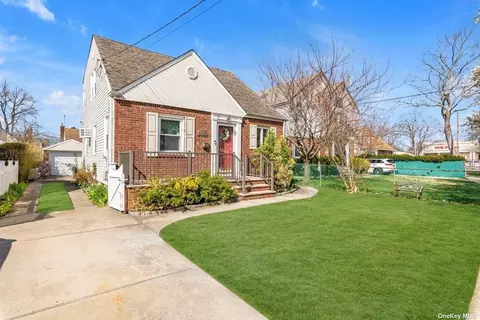 1025 Hillside Blvd, New Hyde Park, NY 11040
