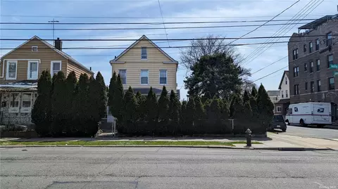 144-04 Holly Ave, Flushing, NY 11355