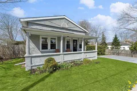 9 Mott Pl, Eastport, NY 11941