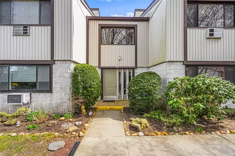 97 Richmond Blvd #3B, Ronkonkoma, NY 11779