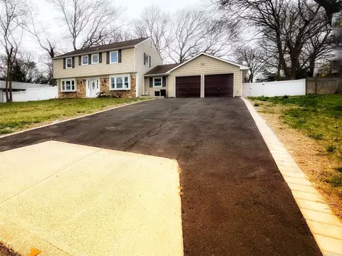 56 Howe Rd, Coram, NY 11727