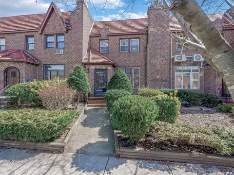 28-17 172nd St, Flushing, NY 11358