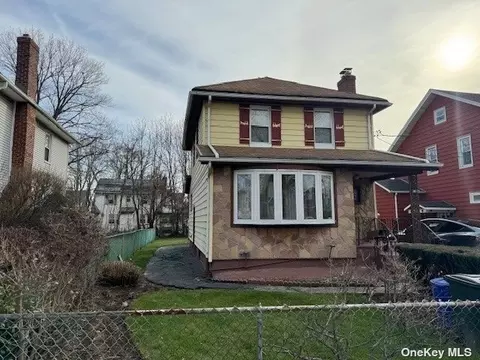 110-33 195th St, Saint Albans, NY 11412
