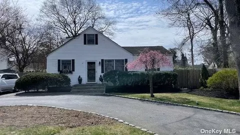 30 Ralph Ave, Lake Grove, NY 11755