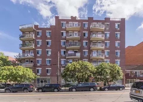 35-06 Leavitt St #3F, Flushing, NY 11354