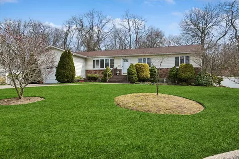 30 Denise Dr, North Babylon, NY 11703