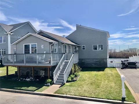 3736 Somerset Dr, Seaford, NY 11783