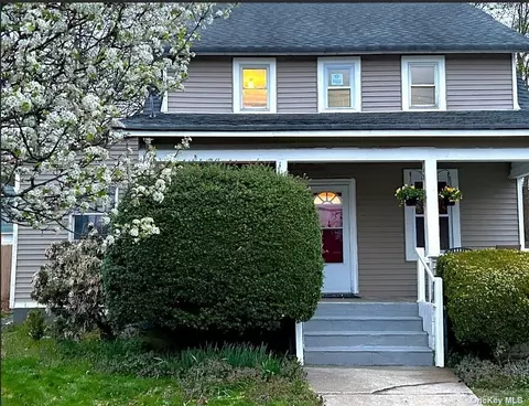 5 3rd Ave, Huntington Station, NY 11746