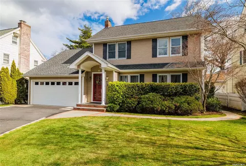 125 Dartmouth St, Rockville Centre, NY 11570