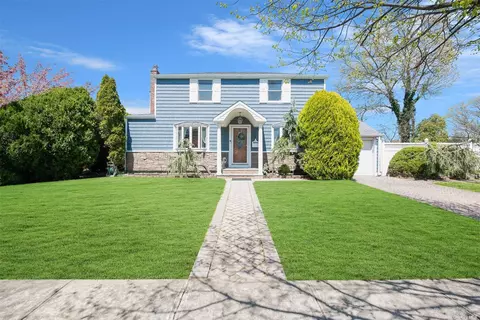 1 Hastings Dr, Merrick, NY 11566