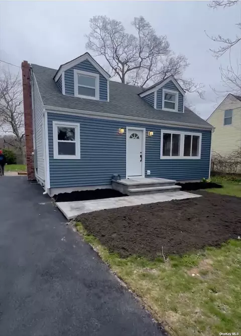 79 Parkview Dr, Shirley, NY 11967