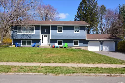 4 Millard Cir, Monroe, NY 10950