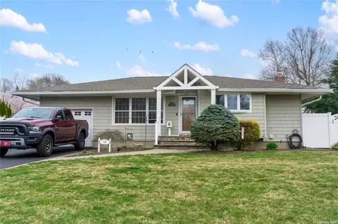 18 Marie Ct, Commack, NY 11725