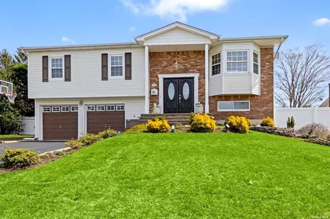 169 Fifty Acre Rd S, Smithtown, NY 11787