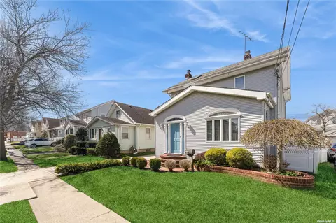 19 S 18th St, New Hyde Park, NY 11040
