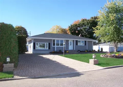 80 W 11th St, Deer Park, NY 11729