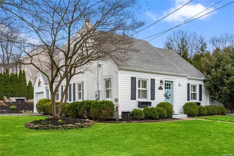 7 Vale Dr, Huntington, NY 11743