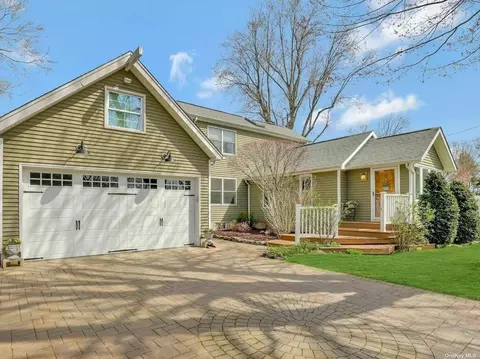 23 Evers St, Huntington, NY 11743