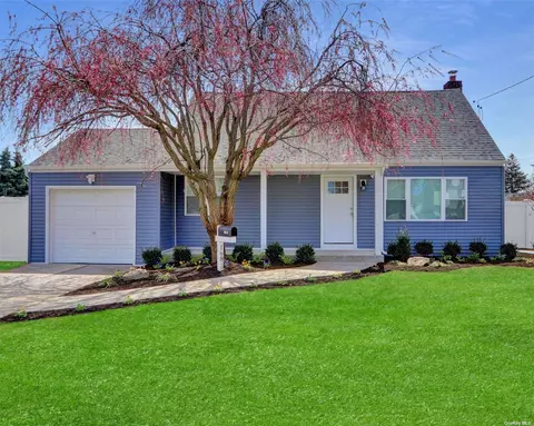 168 Weeks Rd, North Babylon, NY 11703