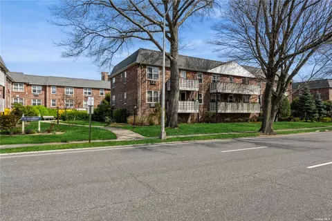 20 Daley Pl #116, Lynbrook, NY 11563