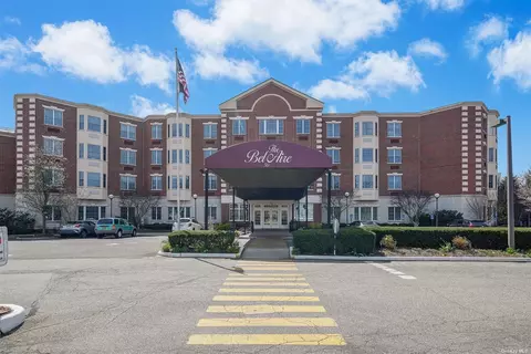 50 Merrick Ave #107, East Meadow, NY 11554